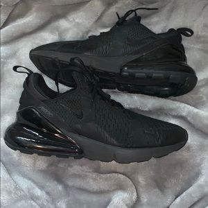 NIKE AIRMAX 270